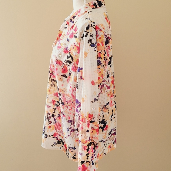 Notations floral utility button down size large - Picture 3 of 6